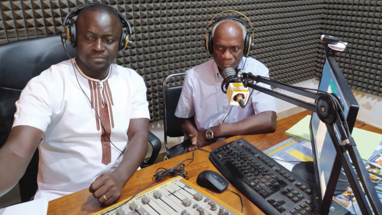 RADIO-programma con don Jose Camnate